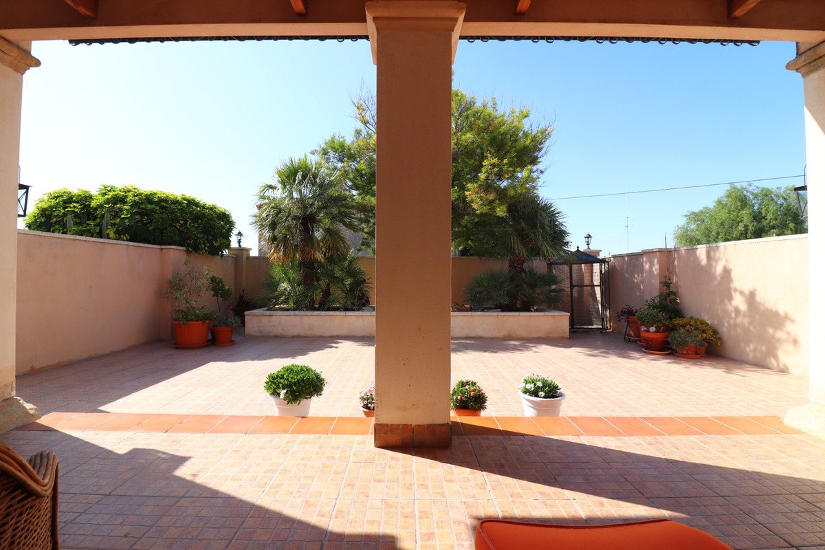 4 Bed Detached Villa in Albatera