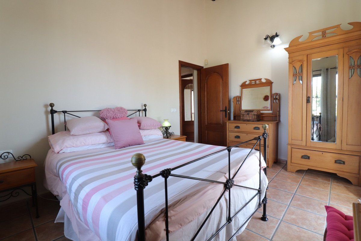 4 Bed Detached Villa in Albatera