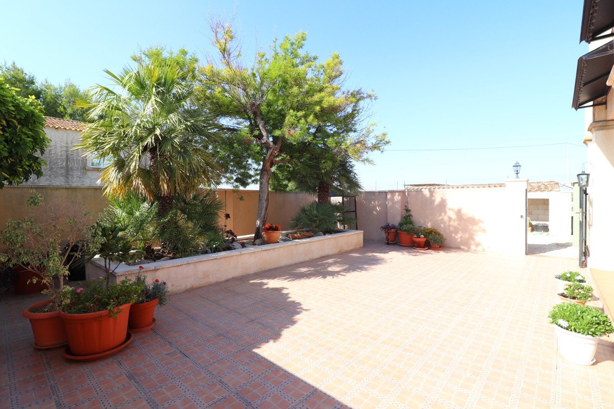 4 Bed Detached Villa in Albatera