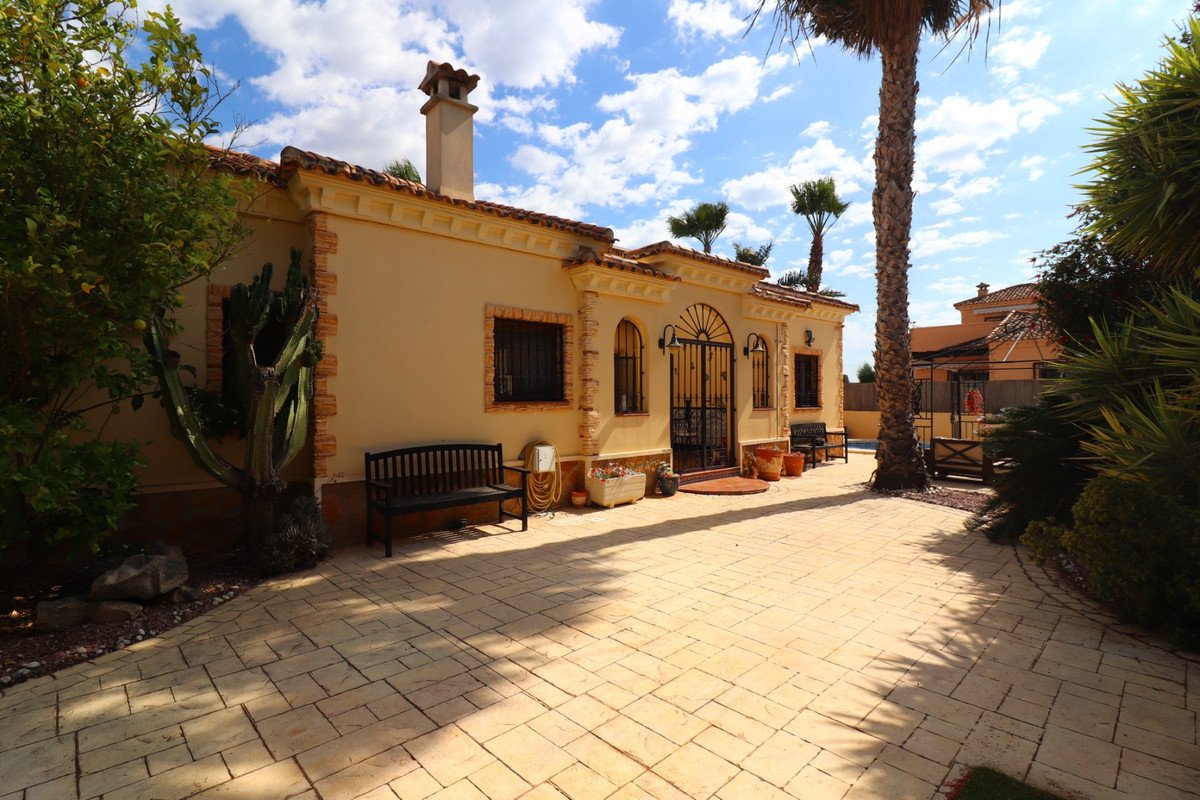 3 Bed Detached Villa in Formentera del Segura