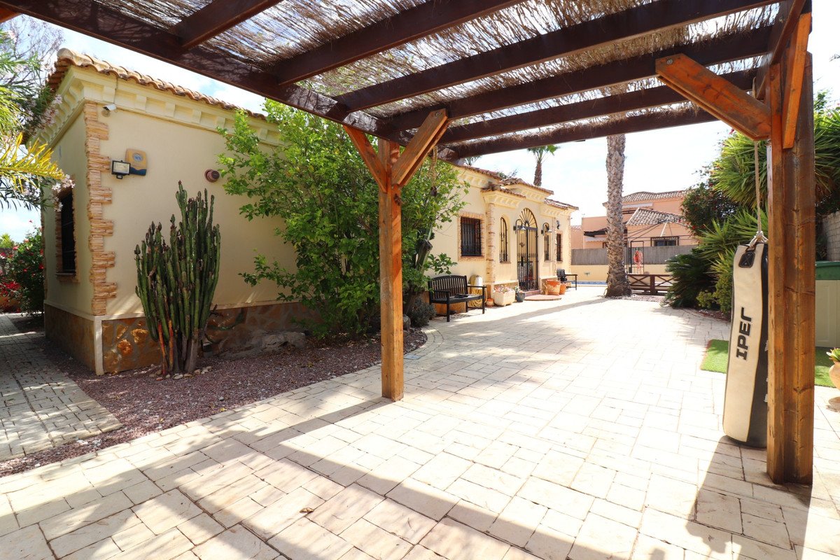 3 Bed Detached Villa in Formentera del Segura