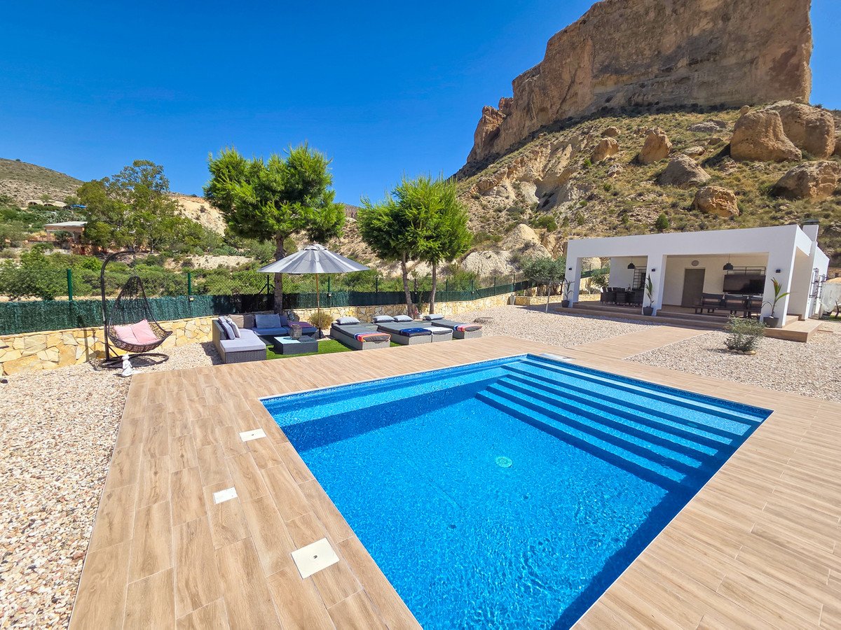 3 Bed Detached Villa in Crevillent