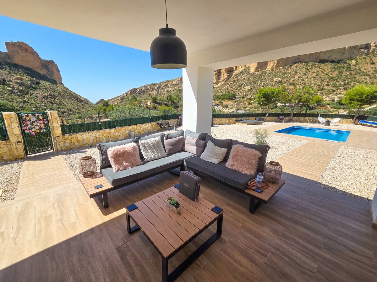 3 Bed Detached Villa in Crevillent