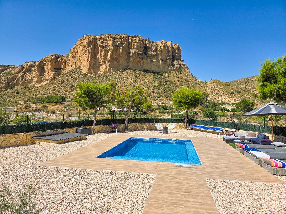 3 Bed Detached Villa in Crevillent