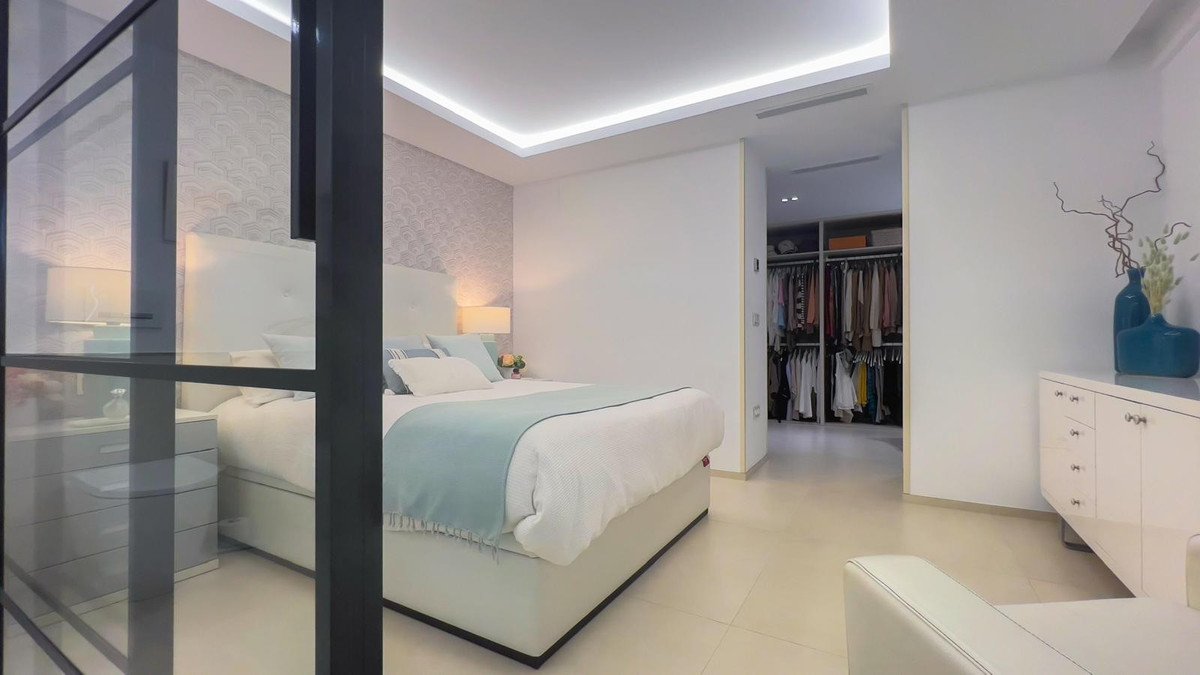3 Bed Penthouse in The Golden Mile