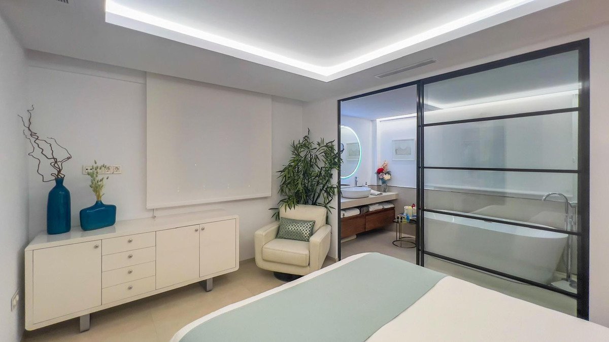 3 Bed Penthouse in The Golden Mile