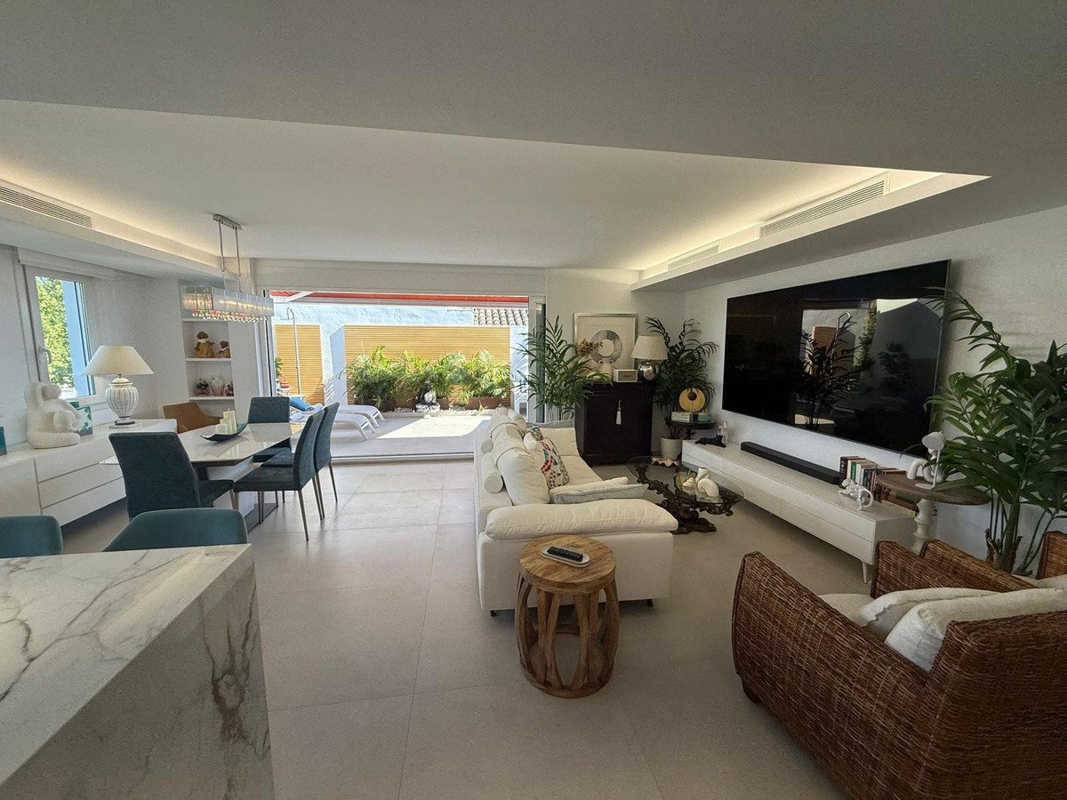3 Bed Penthouse in The Golden Mile