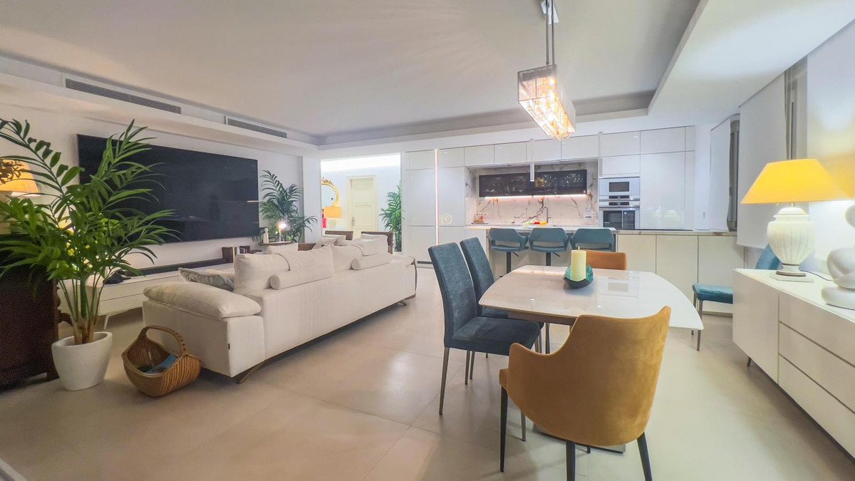 3 Bed Penthouse in The Golden Mile