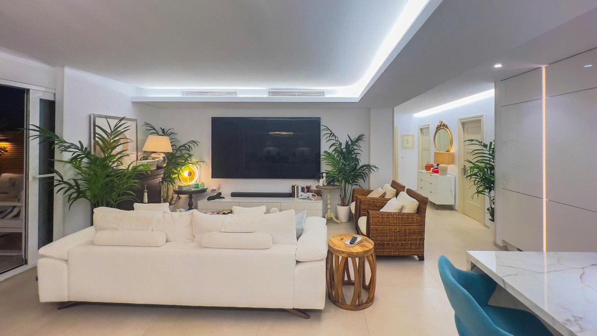 3 Bed Penthouse in The Golden Mile