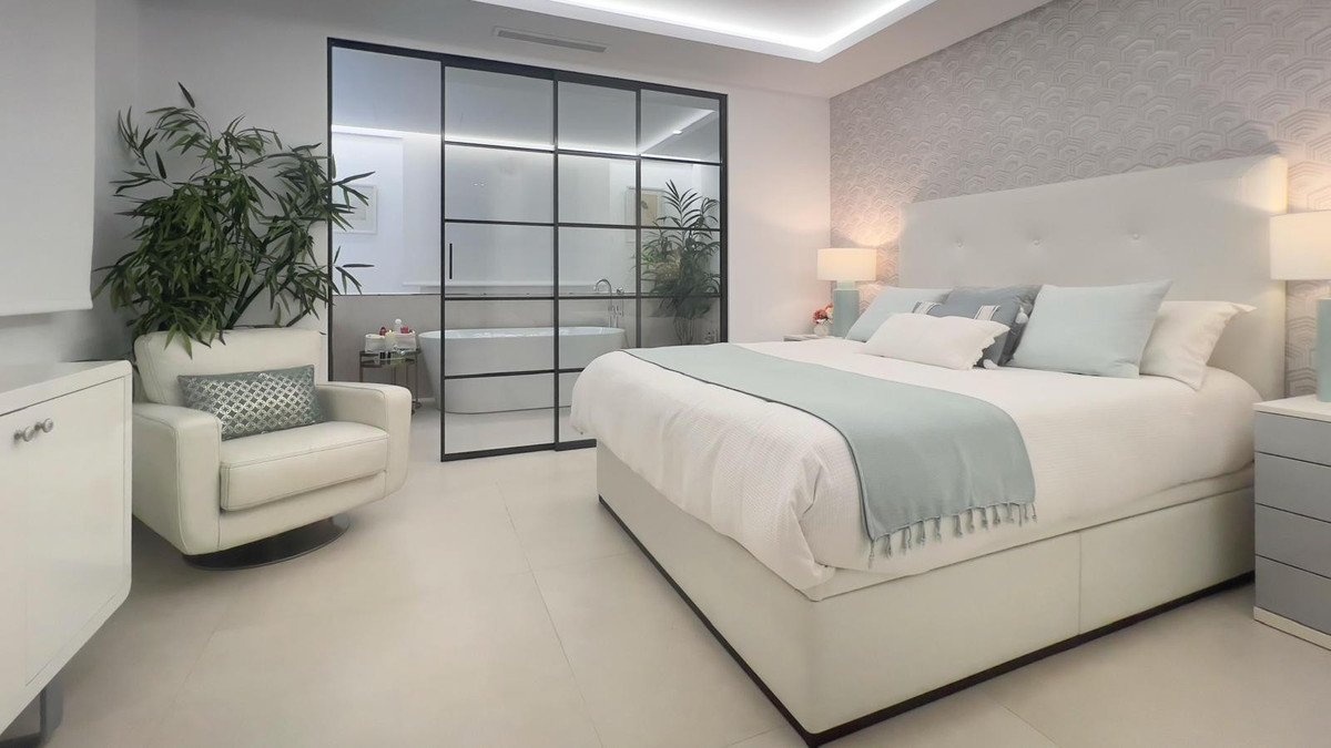 3 Bed Penthouse in The Golden Mile