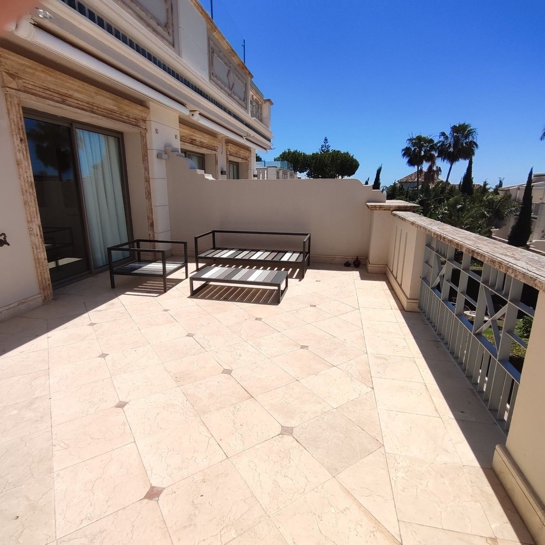 4 Bed Townhouse in Sierra Blanca