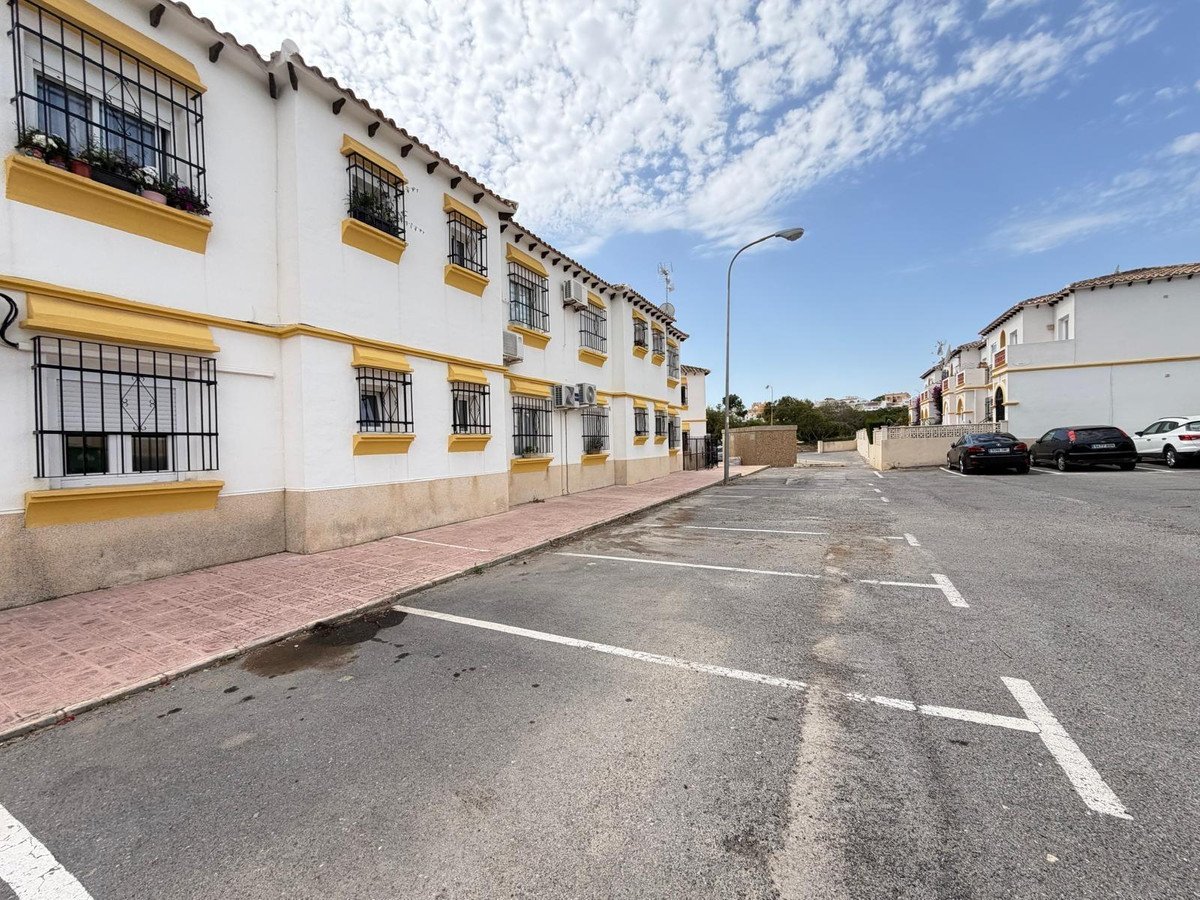 1 Bed Middle Floor Apartment in San Miguel de Salinas