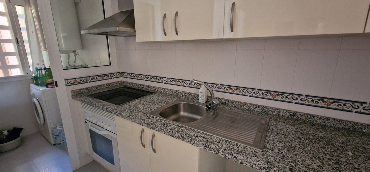 2 Bed Ground Floor Apartment in La Duquesa