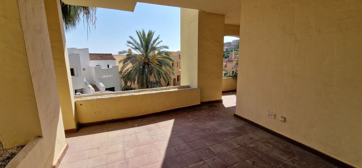 2 Bed Ground Floor Apartment in La Duquesa
