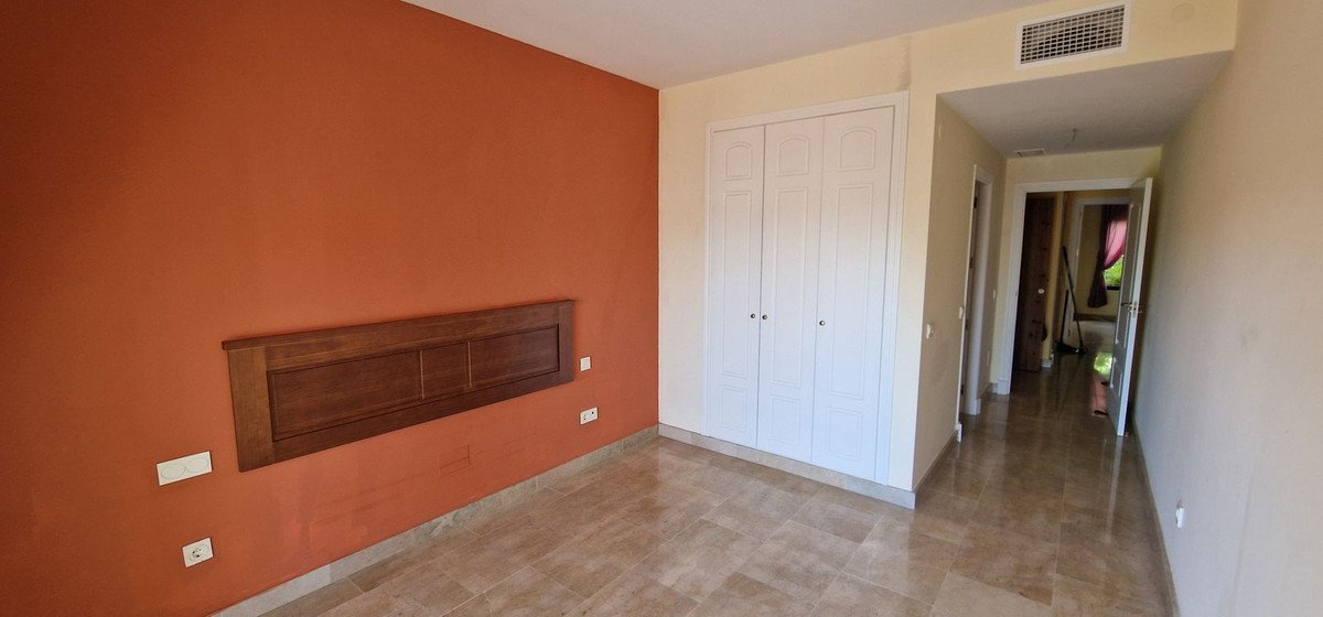 2 Bed Ground Floor Apartment in La Duquesa