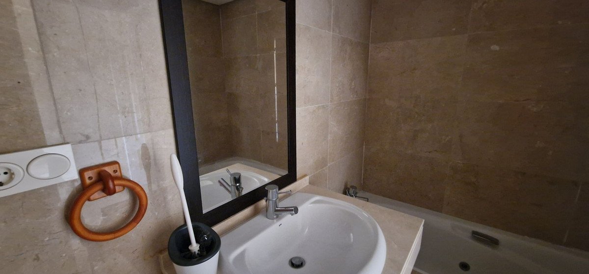 2 Bed Ground Floor Apartment in La Duquesa