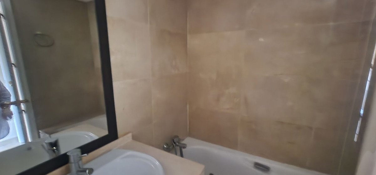 2 Bed Ground Floor Apartment in La Duquesa