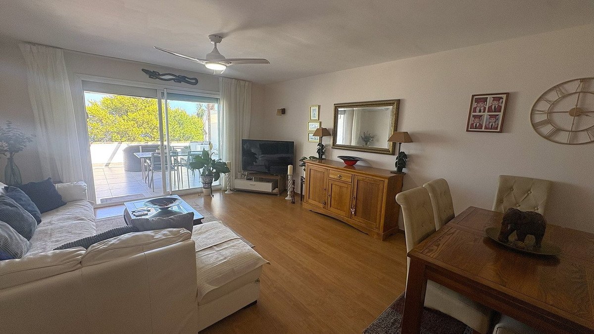 3 Bed Middle Floor Apartment in Estepona