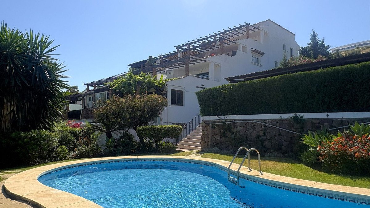 3 Bed Middle Floor Apartment in Estepona