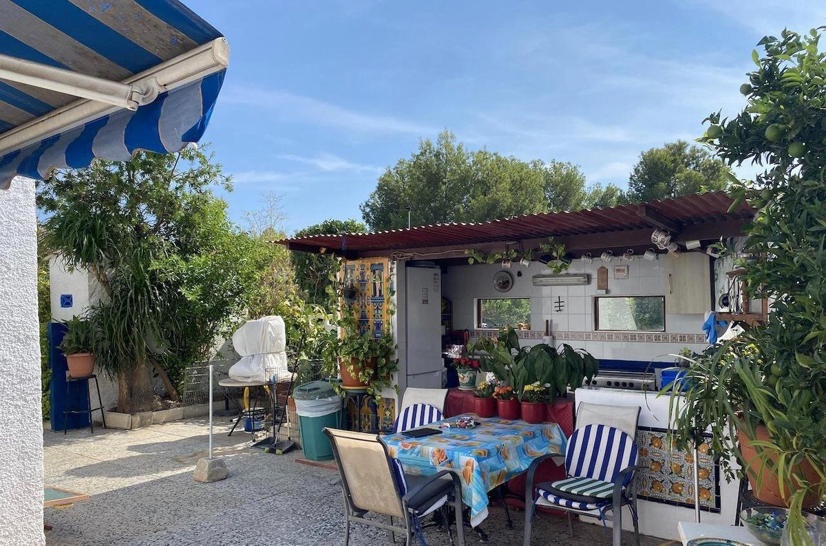 4 Bed Bungalow in L'Alfás del Pi