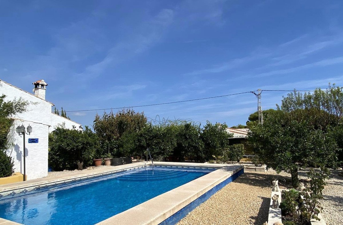 4 Bed Bungalow in L'Alfás del Pi