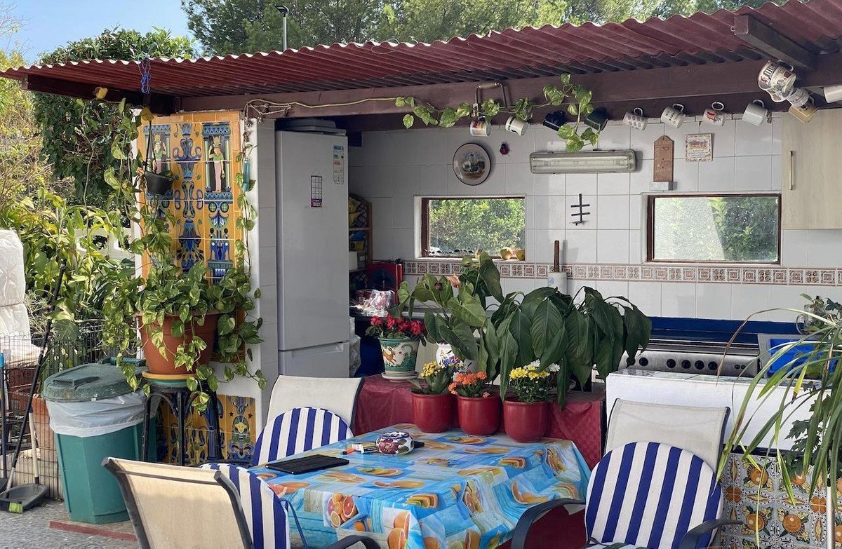 4 Bed Bungalow in L'Alfás del Pi