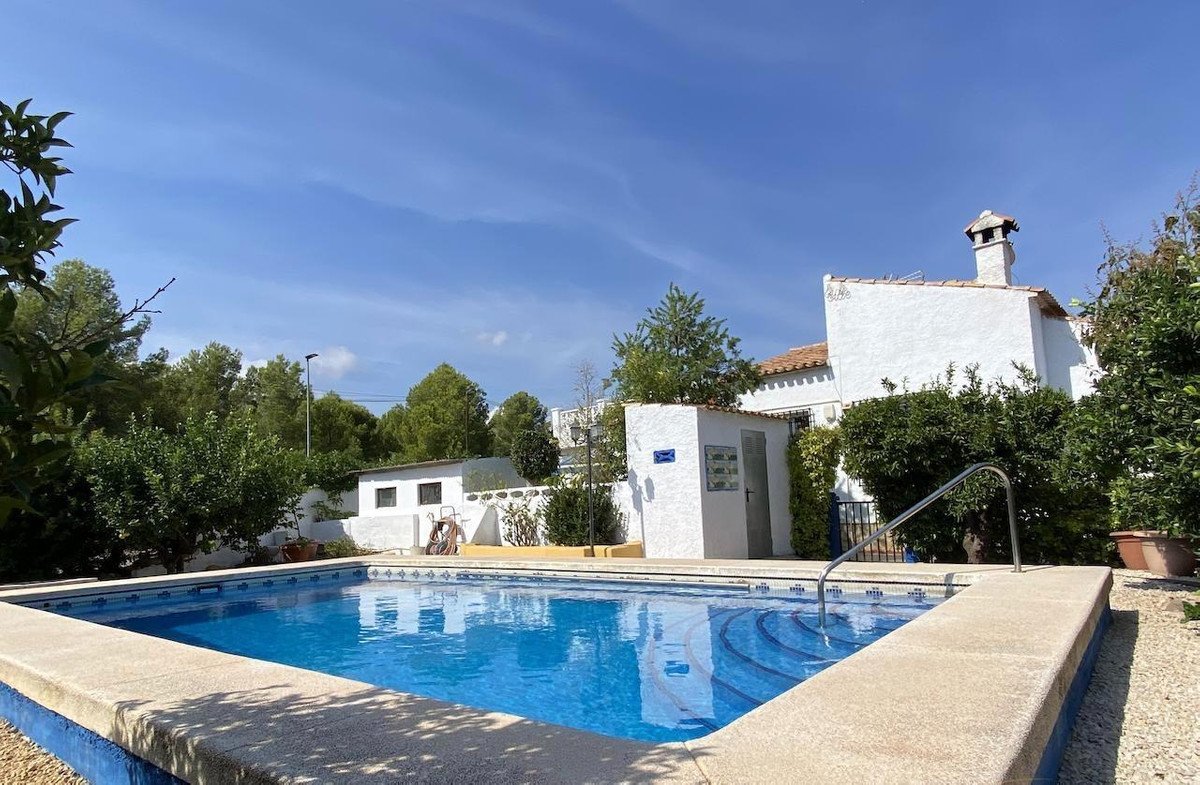 4 Bed Bungalow in L'Alfás del Pi