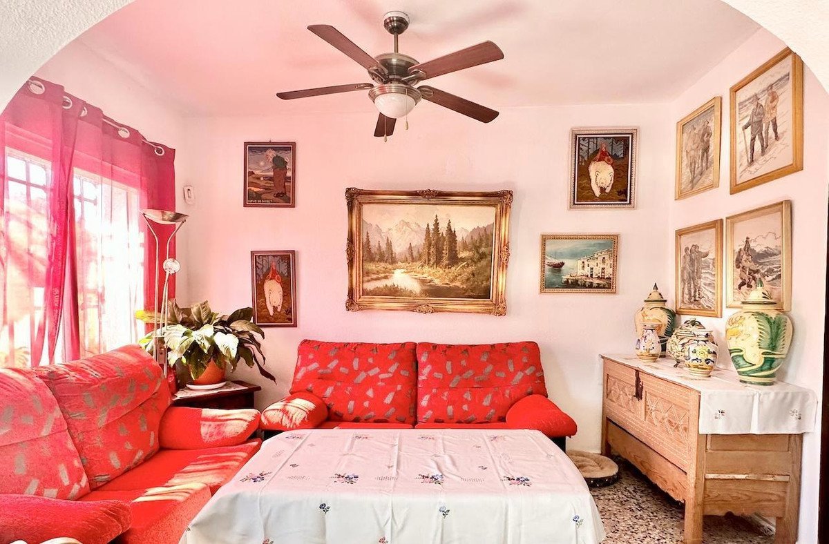 4 Bed Bungalow in L'Alfás del Pi