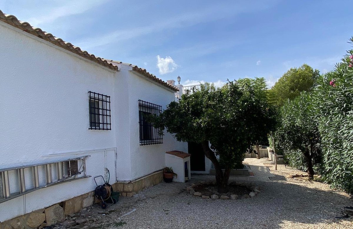 4 Bed Bungalow in L'Alfás del Pi
