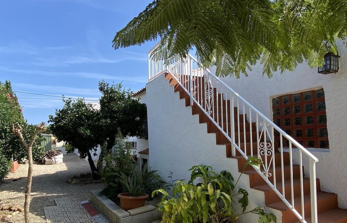 4 Bed Bungalow in L'Alfás del Pi