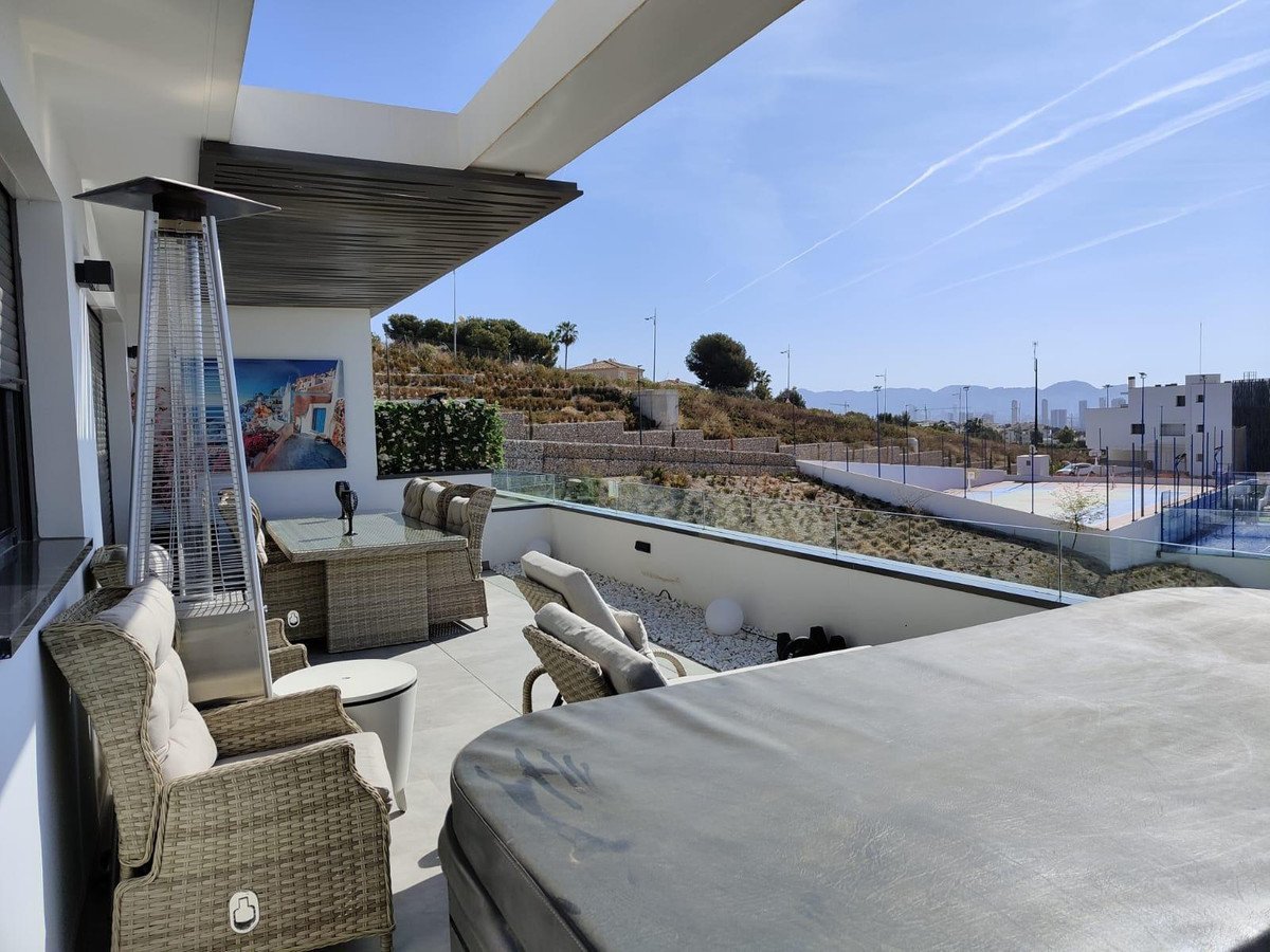 2 Bed Middle Floor Apartment in Finestrat