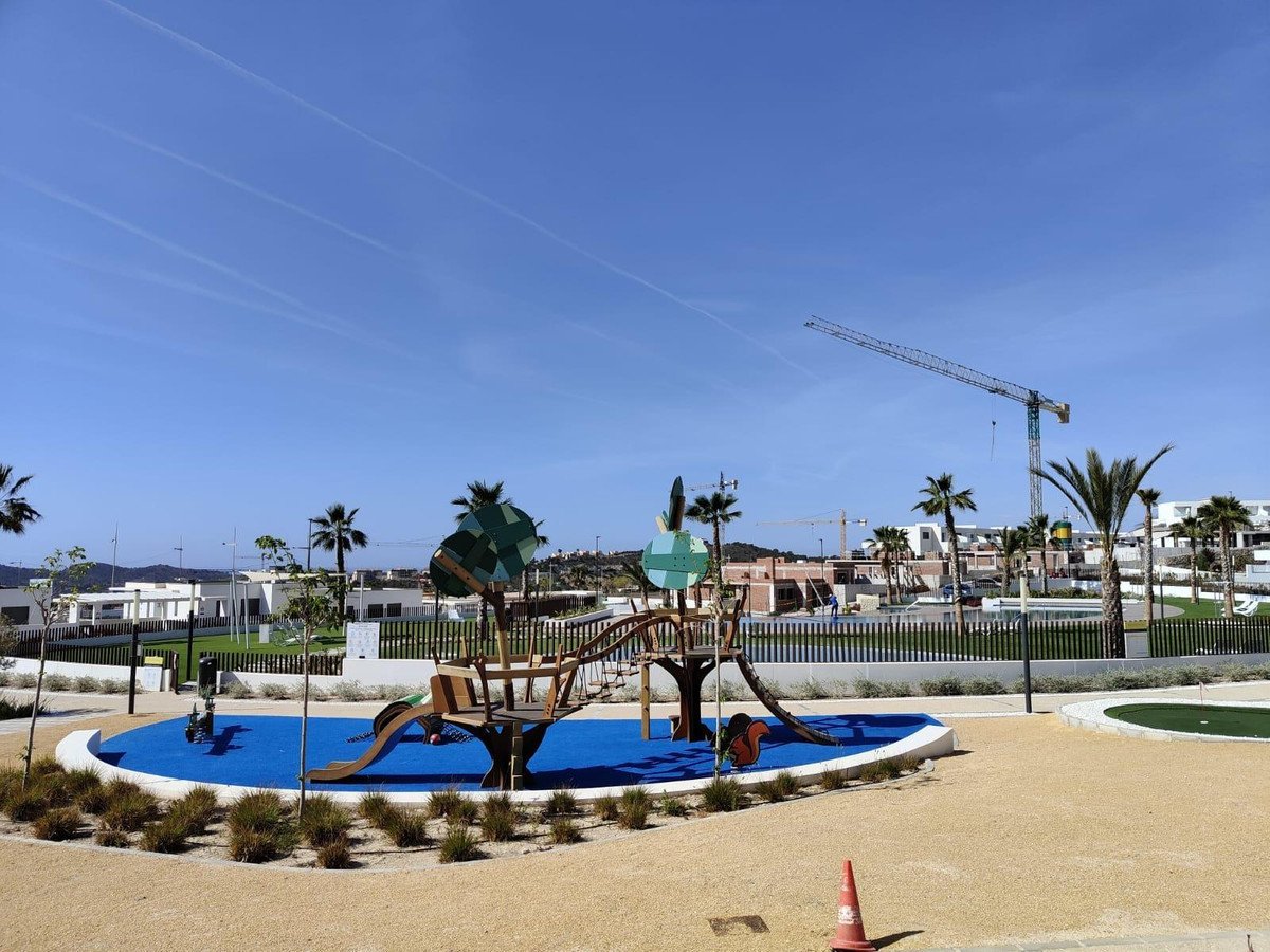 2 Bed Middle Floor Apartment in Finestrat