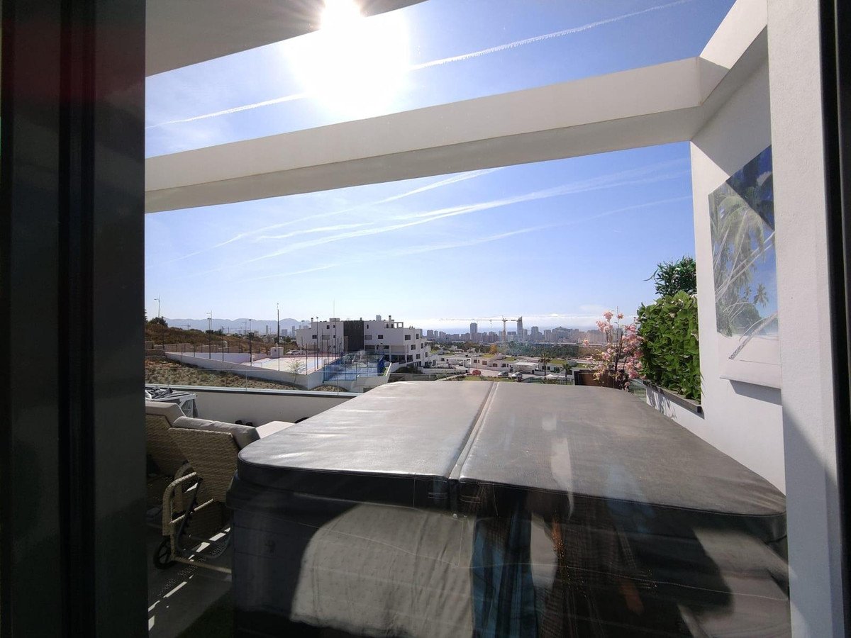 2 Bed Middle Floor Apartment in Finestrat