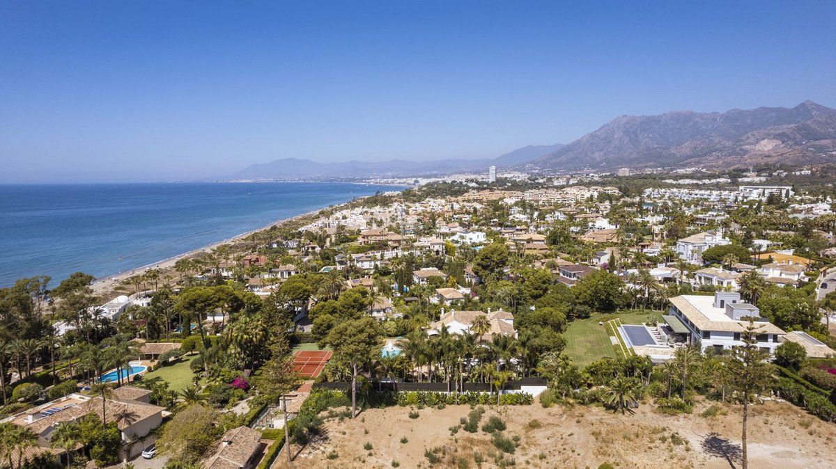 5 Bed Detached Villa in Los Monteros