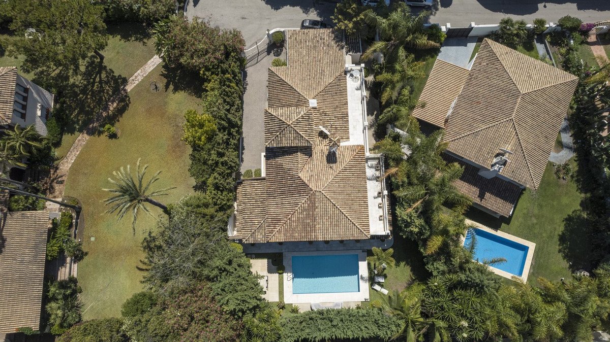 5 Bed Detached Villa in Los Monteros