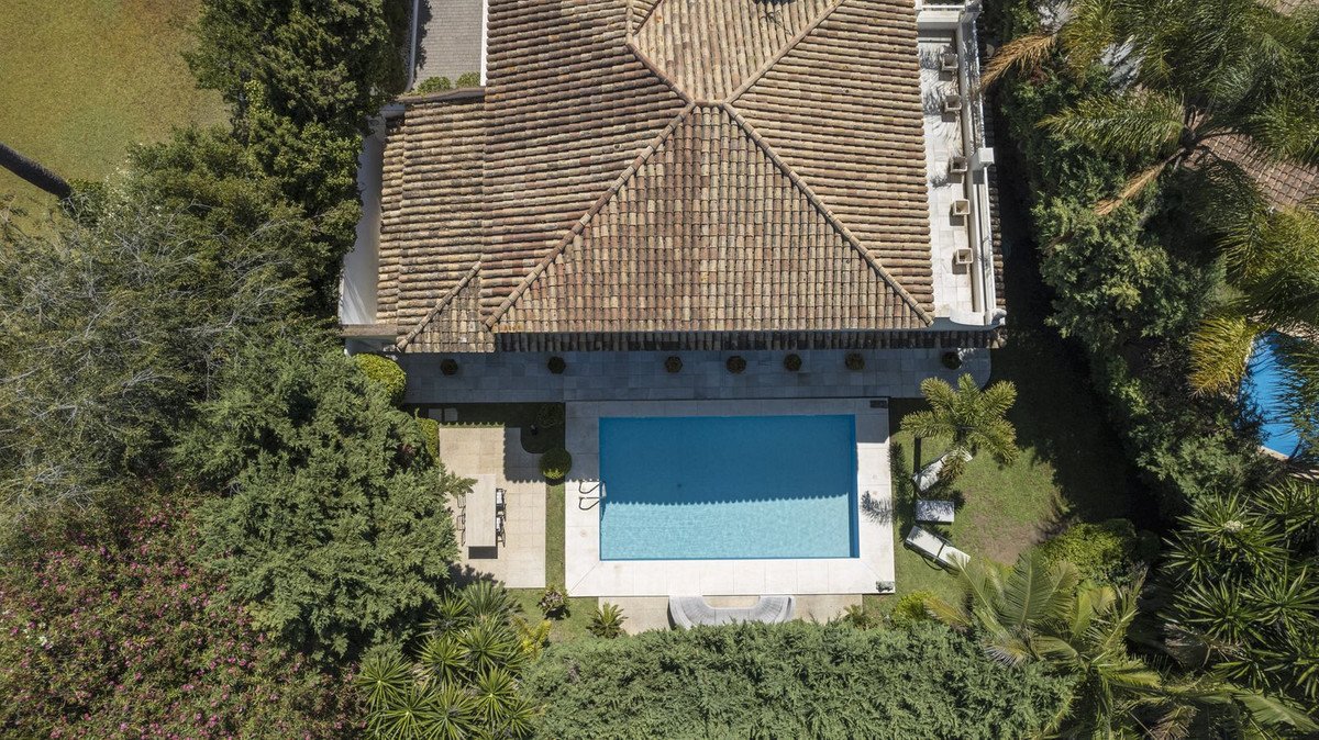 5 Bed Detached Villa in Los Monteros