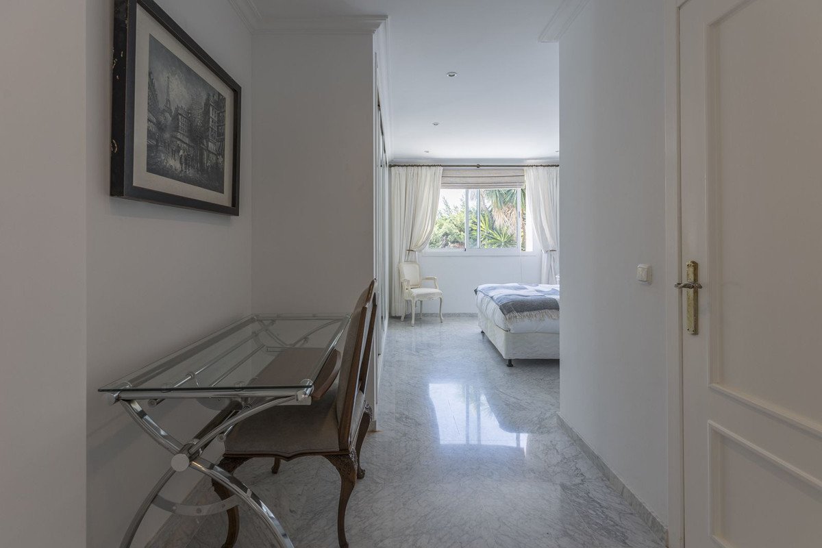 5 Bed Detached Villa in Los Monteros