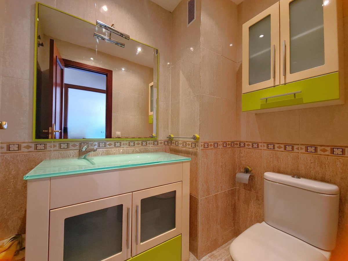 2 Bed Middle Floor Apartment in Manilva