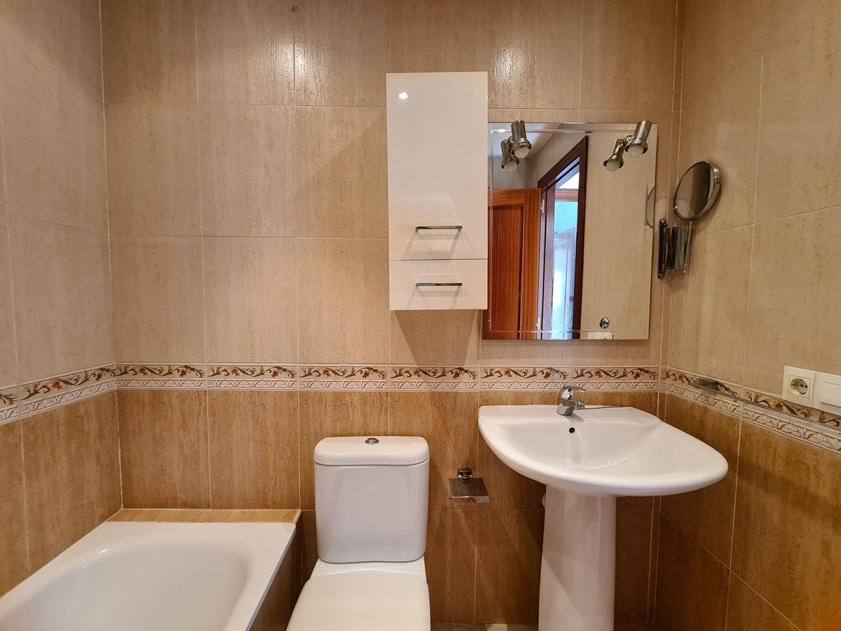 2 Bed Middle Floor Apartment in Manilva