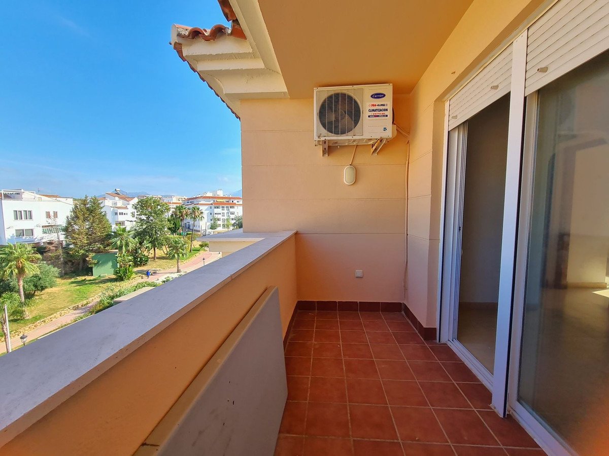 2 Bed Middle Floor Apartment in Manilva