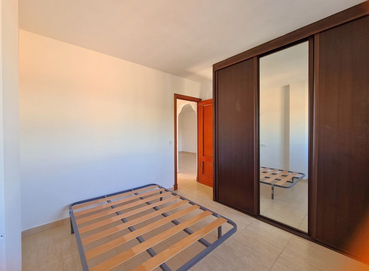 2 Bed Middle Floor Apartment in Manilva