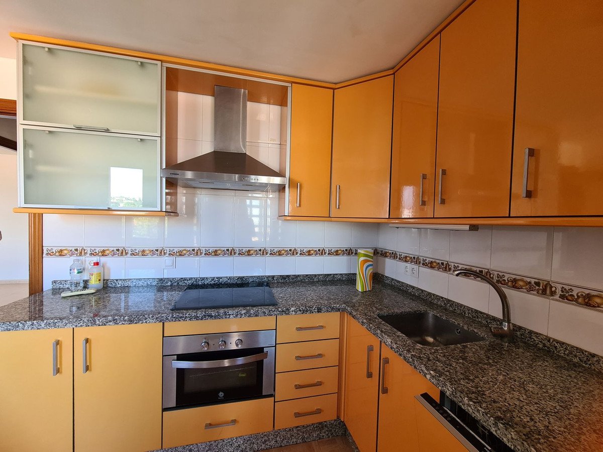 2 Bed Middle Floor Apartment in Manilva