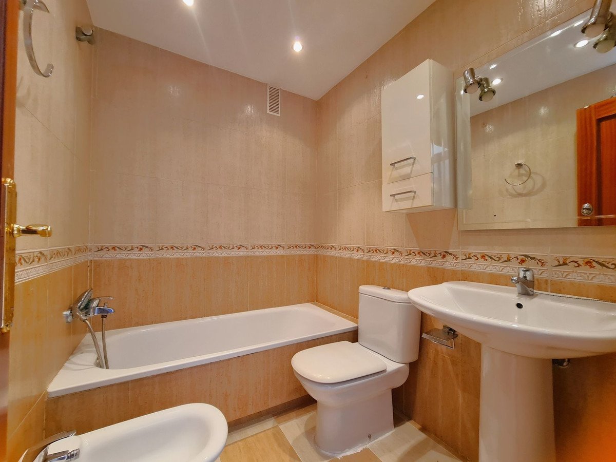 2 Bed Middle Floor Apartment in Manilva