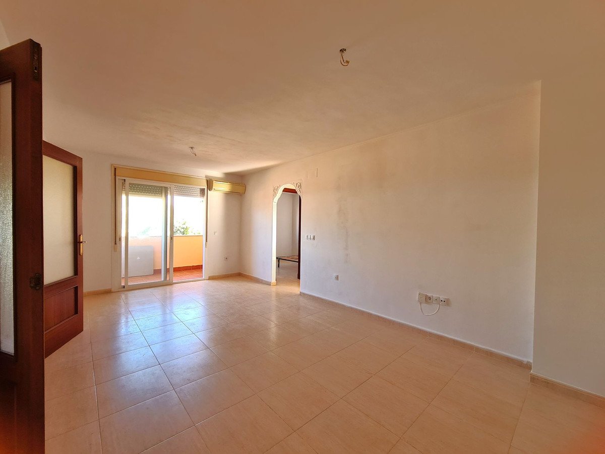2 Bed Middle Floor Apartment in Manilva