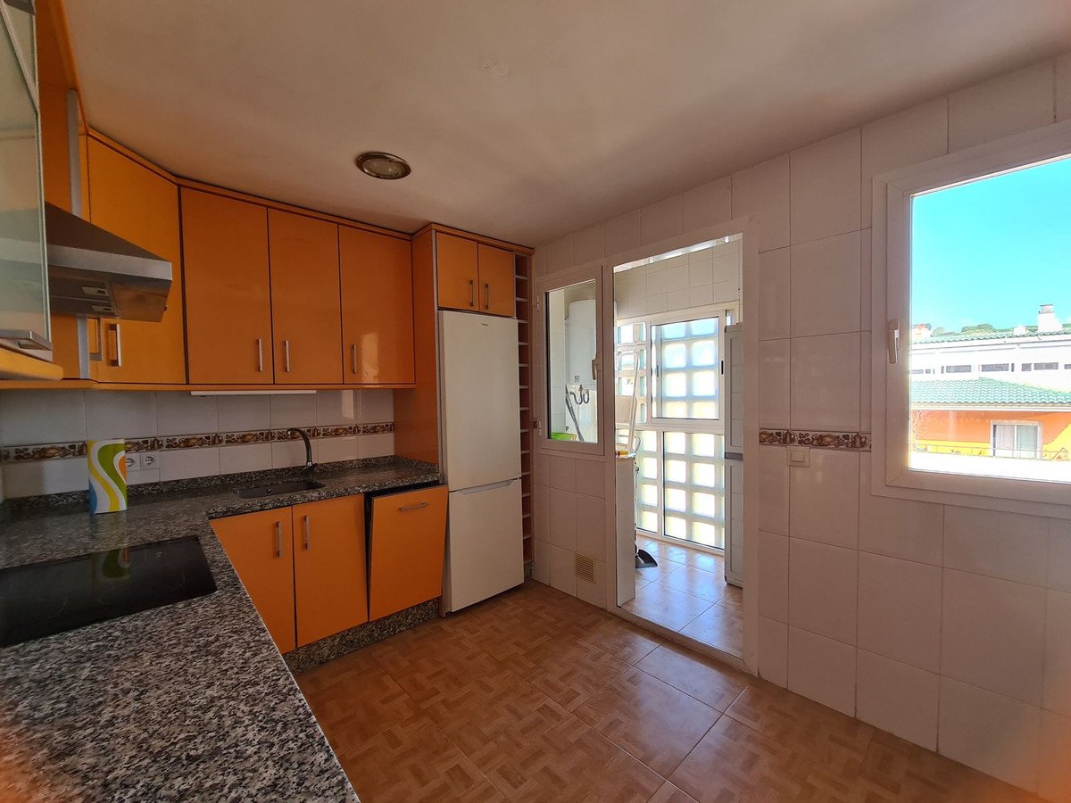 2 Bed Middle Floor Apartment in Manilva