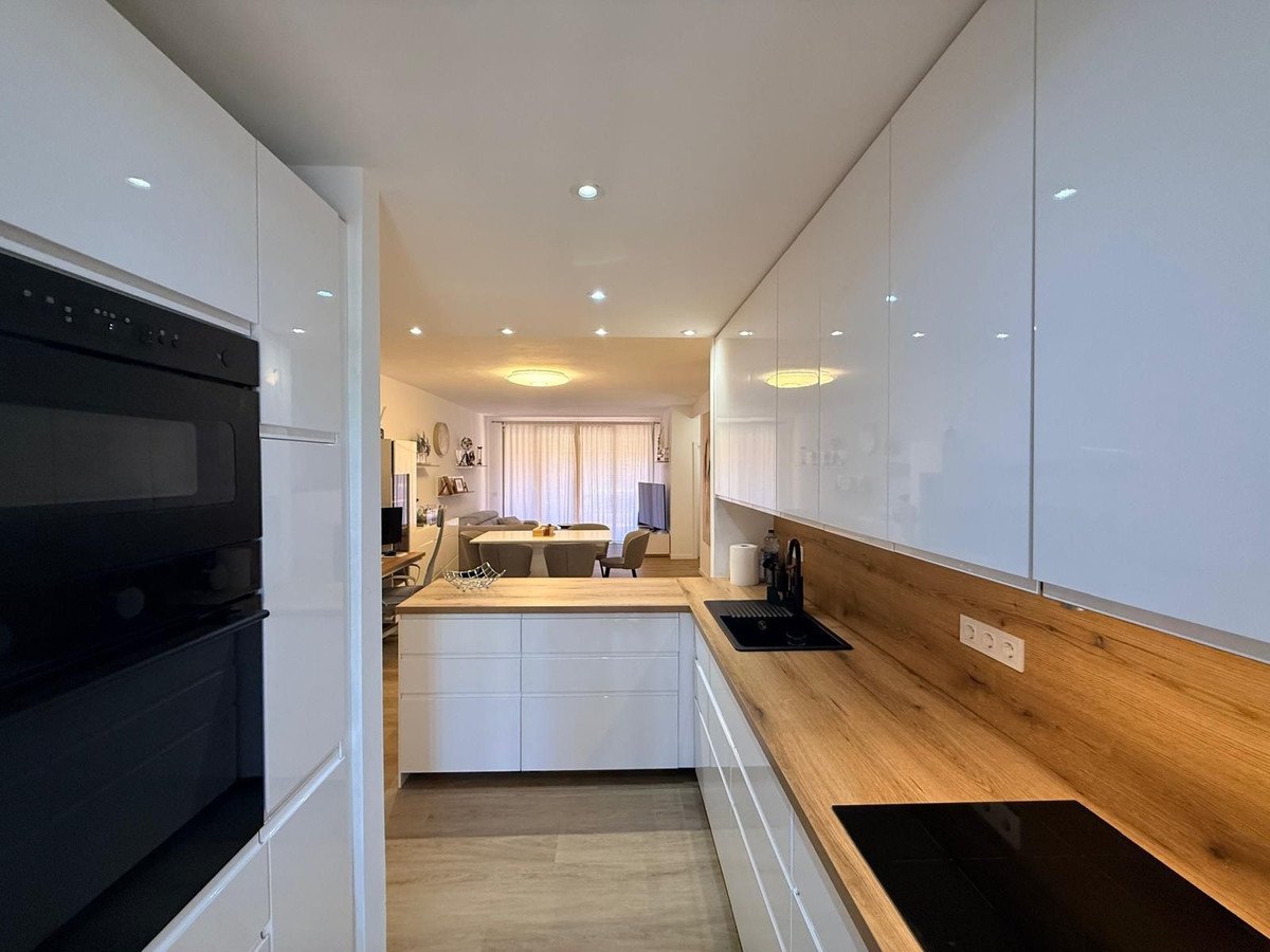 2 Bed Middle Floor Apartment in Estepona