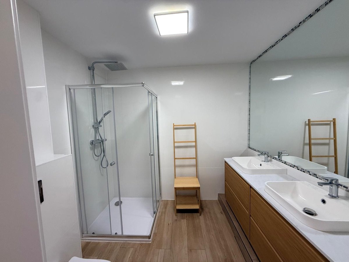 2 Bed Middle Floor Apartment in Estepona