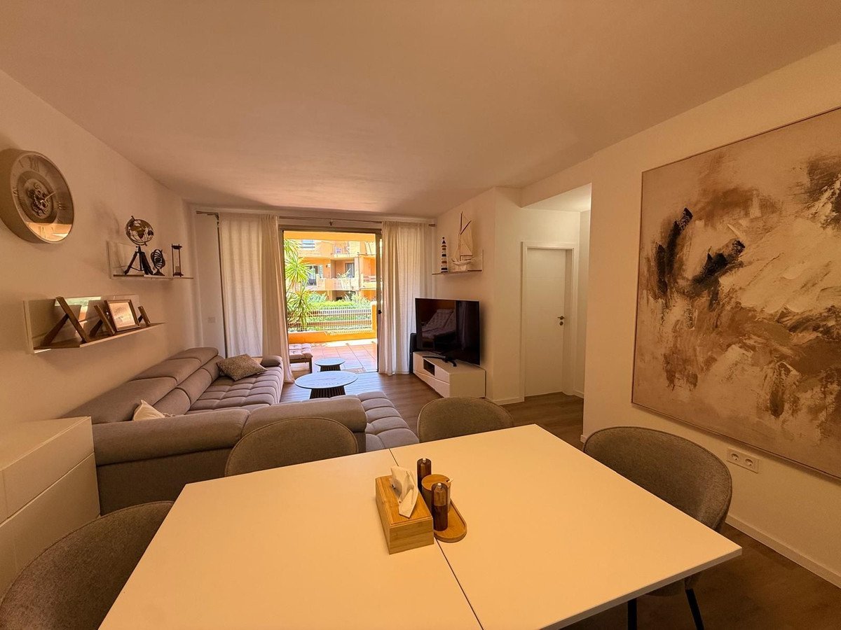 2 Bed Middle Floor Apartment in Estepona