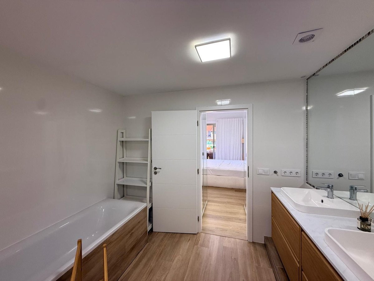 2 Bed Middle Floor Apartment in Estepona