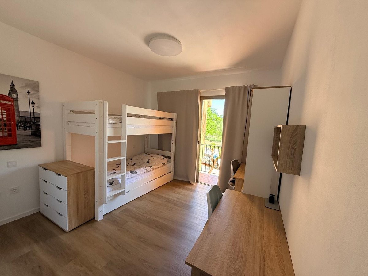 2 Bed Middle Floor Apartment in Estepona